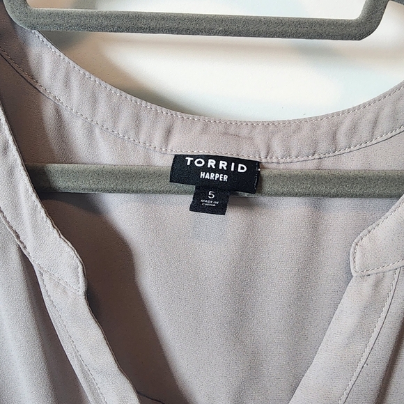 Torrid Harper Georgette Pullover 3/4 Sleeve Blouse Gray - Picture 6 of 10